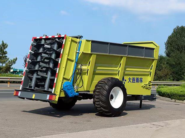 Solid organic fertilizer spreader